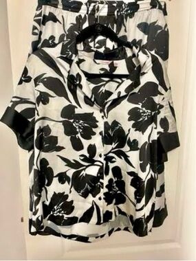 La Vie En Rose Black and White Floral Button-Down Top